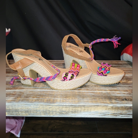 Block Heels - Picture 2 of 3